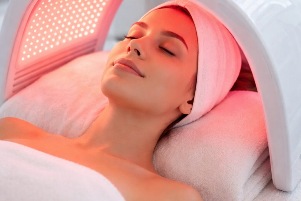 fototerapia LED na twarz zabieg kosmetologiczny