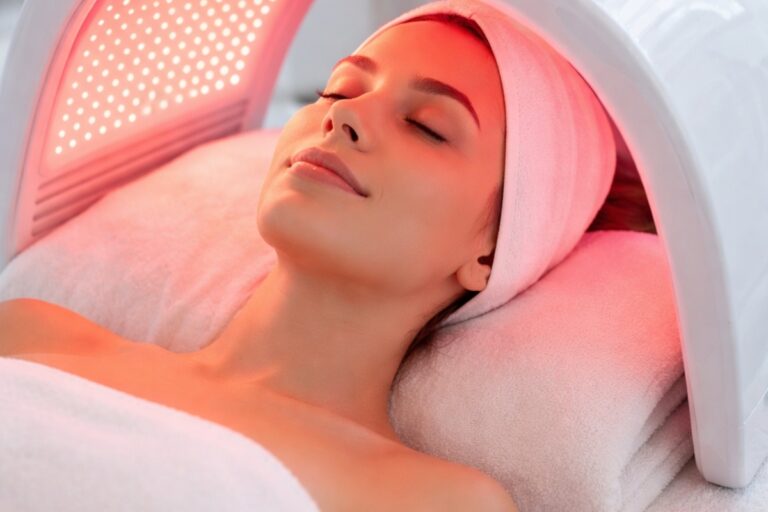 fototerapia LED na twarz zabieg kosmetologiczny